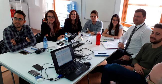 Trabajadores recibiendo formación SAP